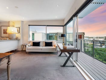 "Mini Manhattan" - Affordable Elegance