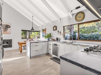 Breathtaking Views, Luxury Rural Lifestyle