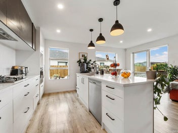 Modern Comfort plus Outdoor Living - Perfection!