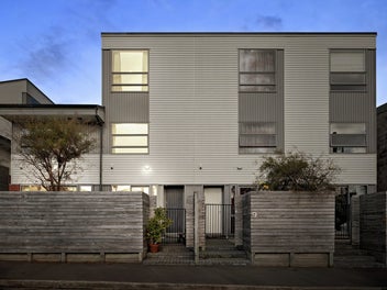 SUPER SUNNY. LOW MAINTENANCE LIVING.