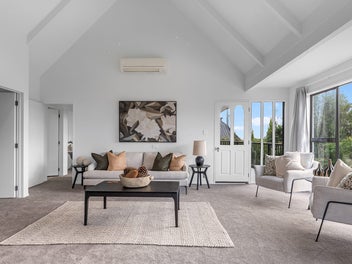 Stunning Views, Cashmere Zone & 3 Car Garage!
