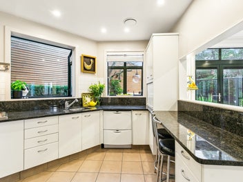 Spacious and Sunny City Townhouse
