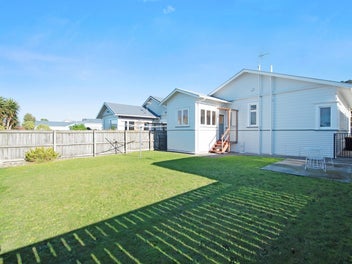 Fabulous Lyall Bay Home