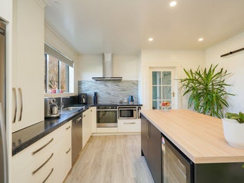 Sophisticated Living In Prime Windsor