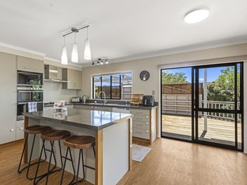 Spacious Family Living - Vendors Relocating!
