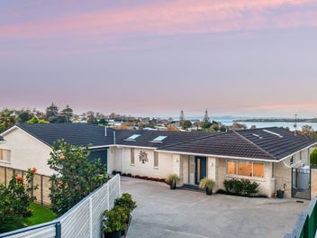 Elegant Living with Sea Views