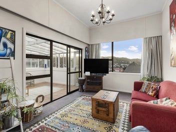 SPACIOUS, SUNNY FAMILY HOME & OPPORTUNITY
