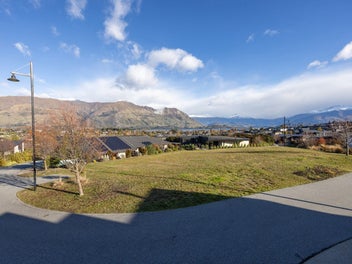 Lake views on Karearea Rise