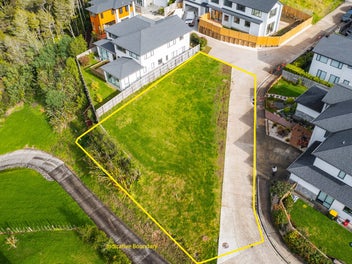 Build your Dream Home On approx. 906m2 Prime Land