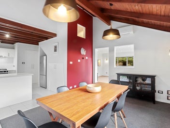 Spacious Home, Lush Grounds, Plus Sleepout
