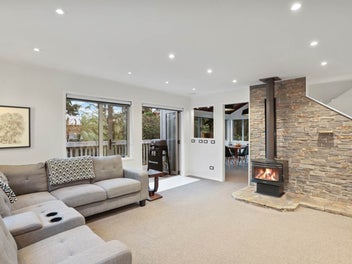 Spacious Home, Lush Grounds, Plus Sleepout