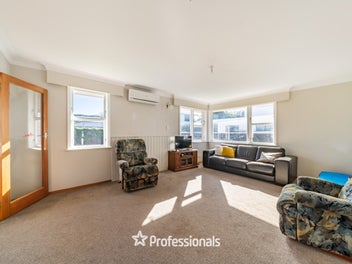TWO HOMES, ONE TITLE, BRILLIANT LOCATION