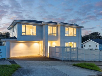 Quality Built & Versatile Living Option Downstairs