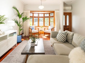MT VIC VILLA - VIEWS, SUN AND CHARACTER