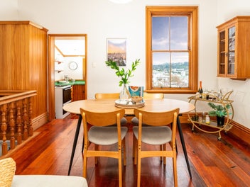 MT VIC VILLA - VIEWS, SUN AND CHARACTER
