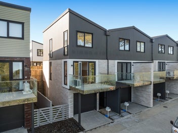 Stunning Views - Brand New 3Bedroom Townhouse