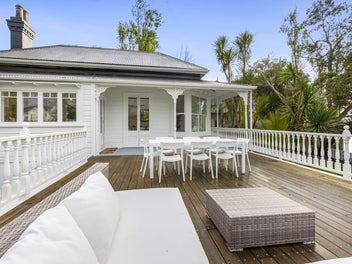 Move-In Ready Villa Northcote Point,Priced to Sell