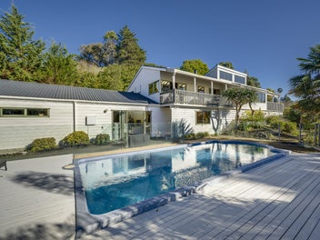 Estuary Views, Pool, Family Home, 1.5 Hectares