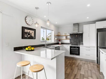 Modern, Sunny & with Income Potential
