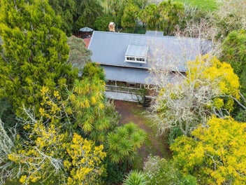 Classic villa with stables