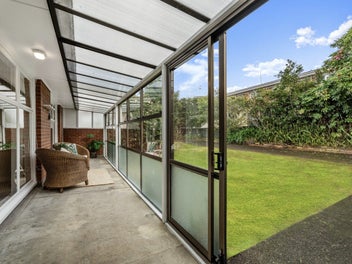 Hot property, steps to Cornwall Park