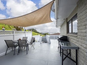 GENEROUS VERSATILE LIVING, SEA VIEWS