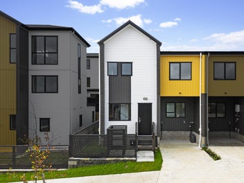 Sunlit 2 Bed Townhouse, Zero Fees