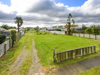 TEAM LEWIS - SECTION 4 SALE - NO COVENANTS