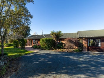 Lifestyle Retreat with Income!
