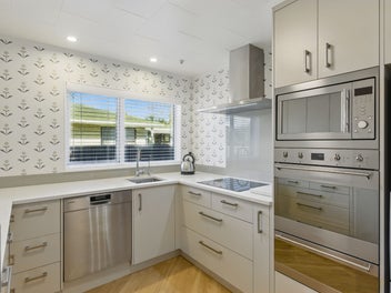 Sunny, Low-Maintenance in the Heart of Raumati