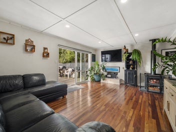 Double-glazed comfort in a super handy location