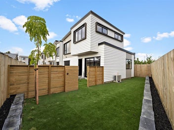 Contemporary Design in a Waterfront Precinct