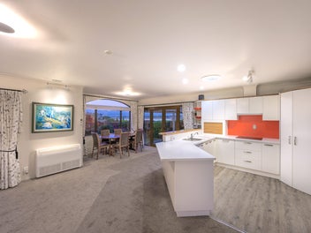 Stunning Coastal Retreat in the Heart of Mapua