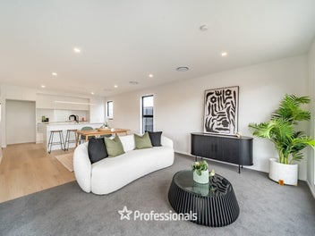 STYLISH NEW BUILD WITH VIEWS IN KELSON