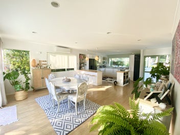 Sunny, Spacious Family Living!