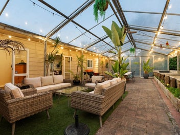 7 Acre Lifestyle Oasis - Minutes to the Motorway