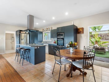 Yard & Home – Easy Access to the Motorway
