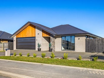Modern Luxury with Space for Everyone!