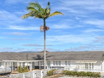 Big family home with "Potential Incomes" !