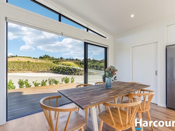Architectural Dual Living Opportunity In Tasman