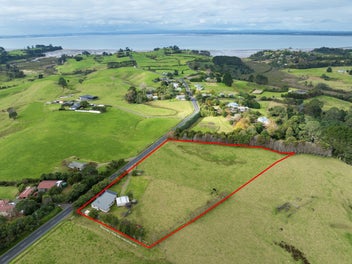Charming country home - Adjoining block available