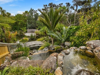 Luxury - Located 10 minutes to Kristin - Look now!