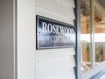 Rosewood Cottage - A Home With Heart