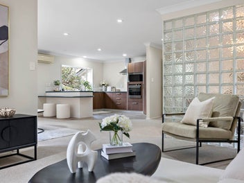 Timeless Elegance in DGZ – Must Be Sold!