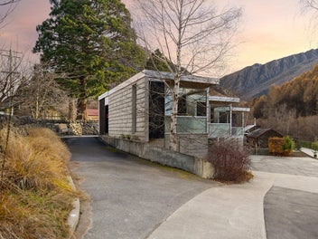 Lock-and-leave luxury in Arrowtown