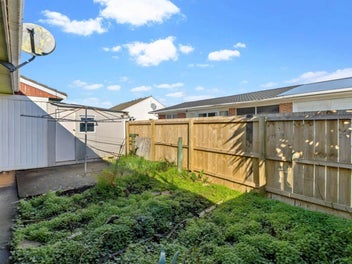 2-Bedroom Brick & Tile Home in Papatoetoe!
