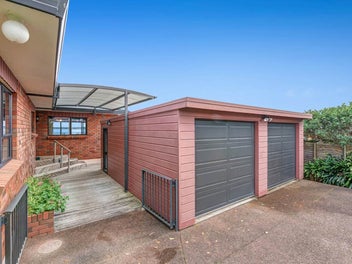 Prime Army Bay Location With Breathtaking Views!