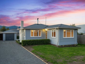 Sun, space, style – this one delivers.