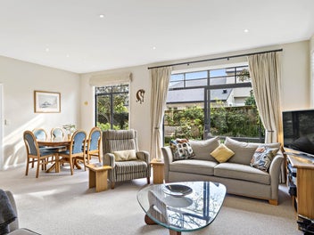 Sun-Soaked, Spacious & Effortless