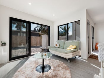 Bright & Modern 3-Beds Townhouse - Brand New!